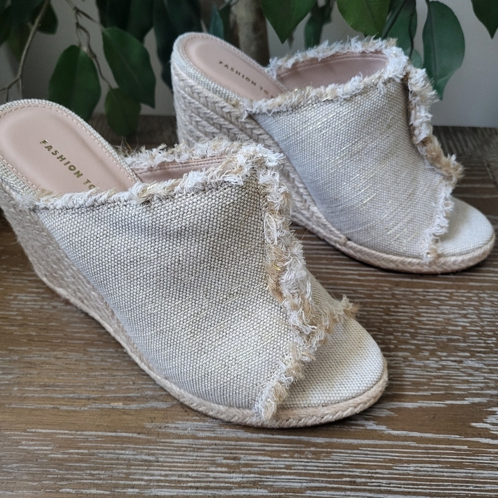 Fashion to Figure Estella Women's Wedge Sandals Open Toe Size 7W Neutral Boho